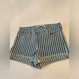 “CELEBRITY PINK” BLUE AND WHITE SOFT ROLLED CUFF SHORTS